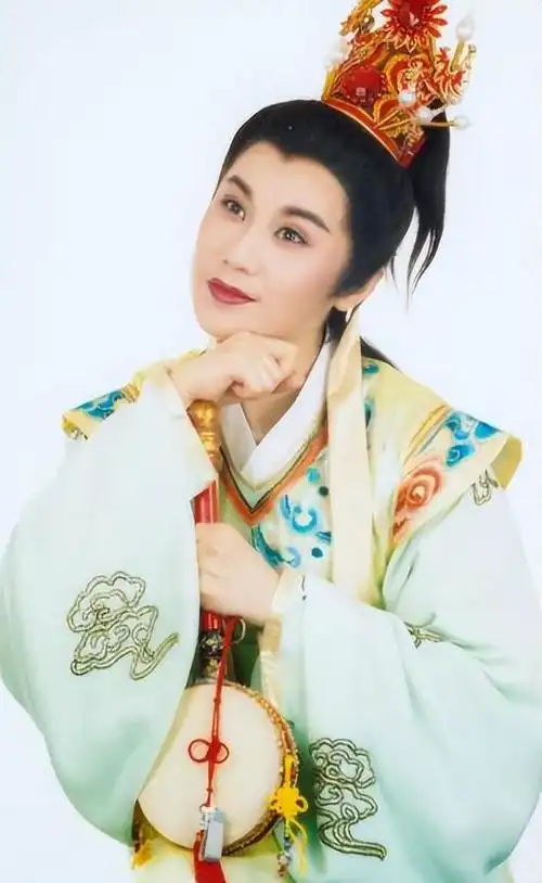 越剧名家章瑞虹:丈夫是著名戏剧编剧,生活中的她爱美食会省钱