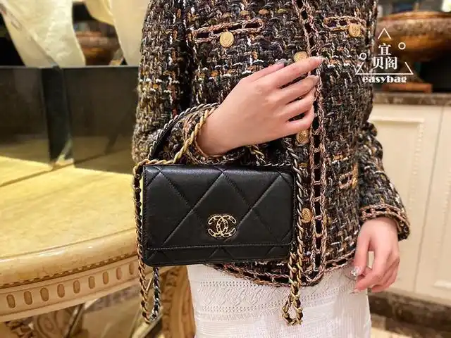 香奈儿chanel 19手袋——来自2019年的大菱格儿包包