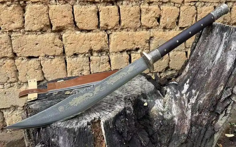 户撒刀名匠杨茂方锻造的百炼花纹钢走铜短朴刀!性能出众紧凑强悍!