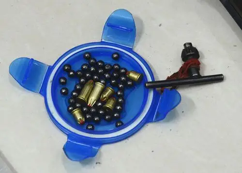 徐某利用钢珠和射钉枪的弹壳私造的子弹