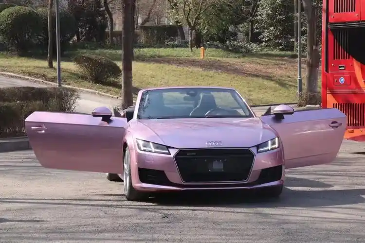 奥迪tt换色激情粉这样才是女生最喜欢的样子