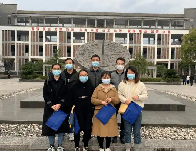 3月11日上午,我校组织九年级各学科教师代表赴歙县新安中学参加黄山市