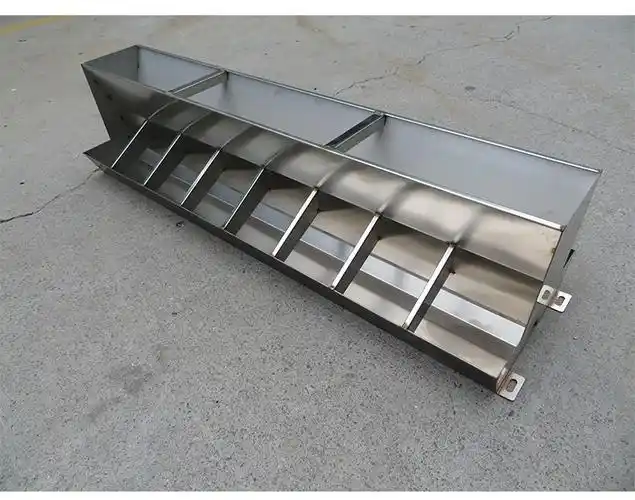 不锈钢育肥食槽保育猪采食槽猪用长条料槽长方形吃食槽仔猪补料槽