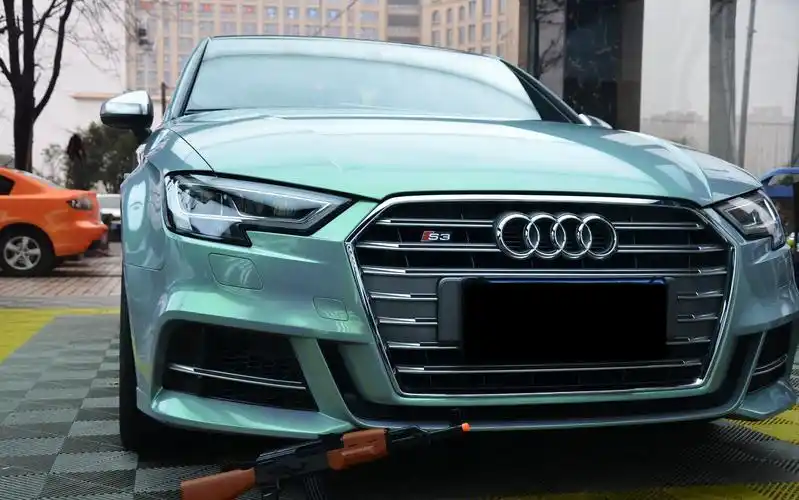 成都靓车会奥迪a4l梦幻松石灰车身改色贴膜 _手机搜狐网