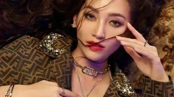 泰国顶流女星贝拉bella campen最新时尚杂志