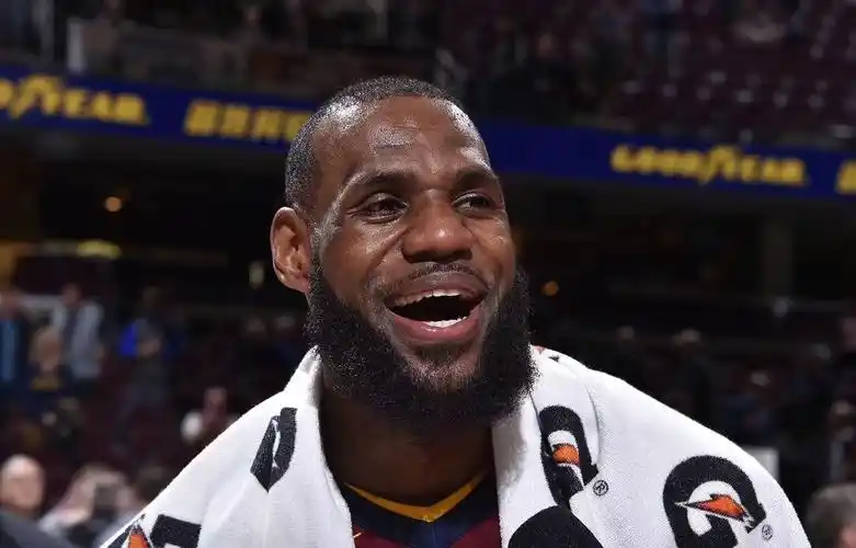 有没有勒布朗詹姆斯的高清头像或者壁纸帅一些的