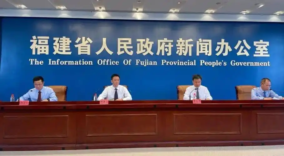 受市委书记林文斌,市长袁超洪委托,副市长罗恩平出席发布会并介绍大会