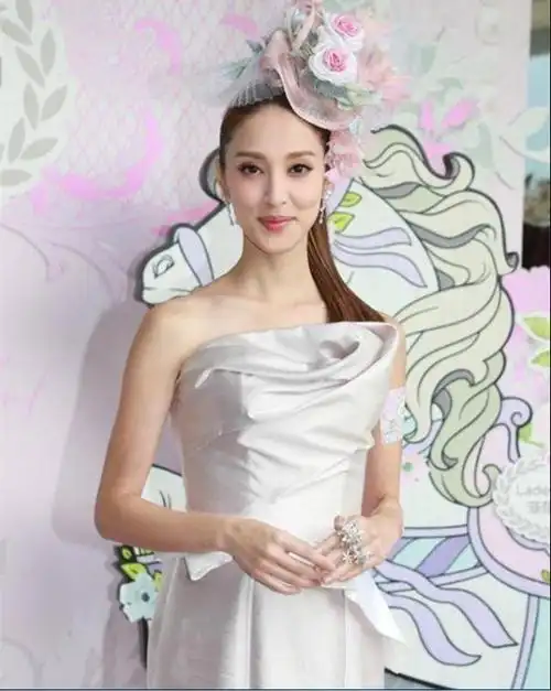 郑嘉颖官方宣布妻子陈凯琳即将迎来第三胎谢谢大家的祝福