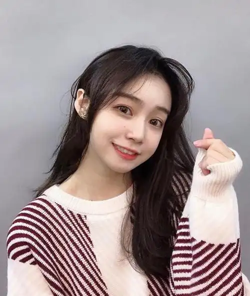 拍照姿势合集|九宫格自拍动作大全 拒绝尴尬表情