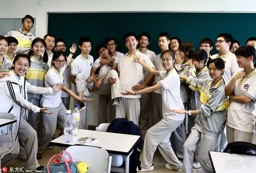 为了让考生以更饱满,更稳定的精神状态应考,上午,北京市第二中学为近