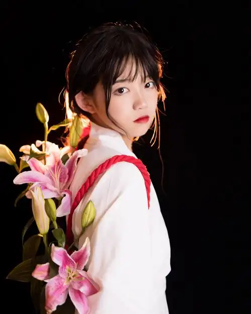 神明少女一个人又拍又喷水的搞到最后直接放弃