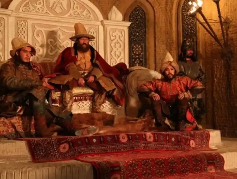 13-18世纪,哈萨克汗国的起源历史是如何发展的?