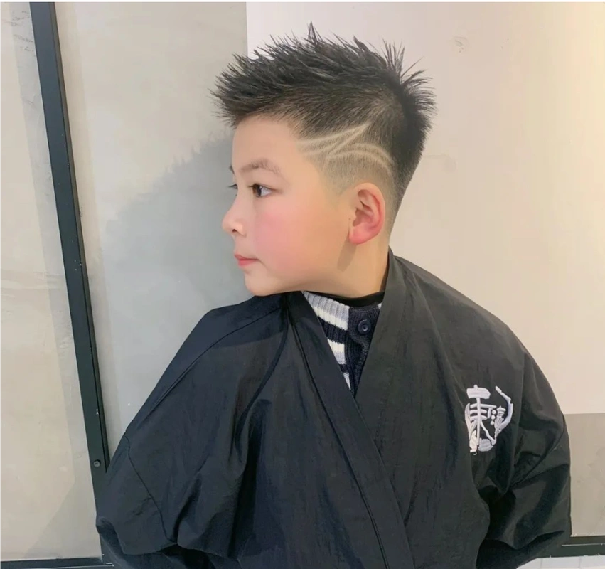 今夏最火小男孩发型,简单时尚还百变,想帅别错过