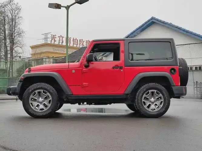 吉普牧马人两门舒享版 25.98万元 车型:越野车 车体颜色 - 抖音