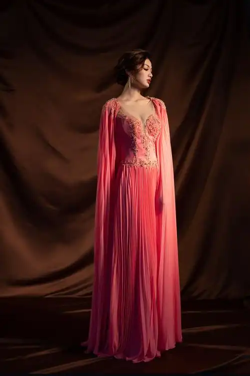 vita国际高定婚纱 的想法: 【vita婚纱馆】 小仙女们都知道,珊瑚红