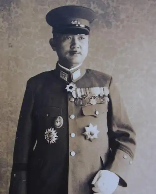 人,节节败退的日军开始集中优势兵力向硫磺岛北部转移,按照日本武士道