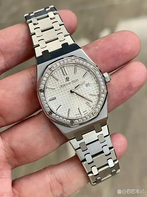 33mm爱彼皇家橡树女表67651st 钢款白色盘面网格纹,两针简约带日历