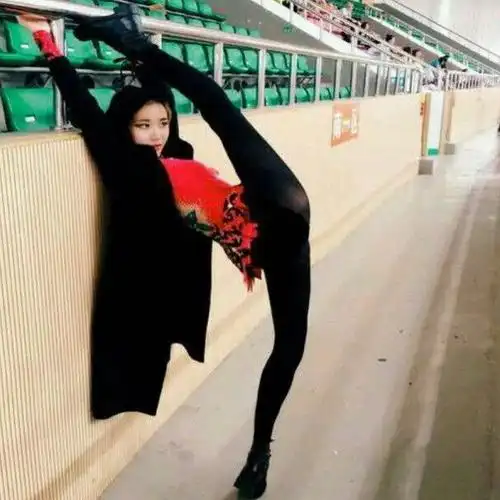 一字马美女头像图片