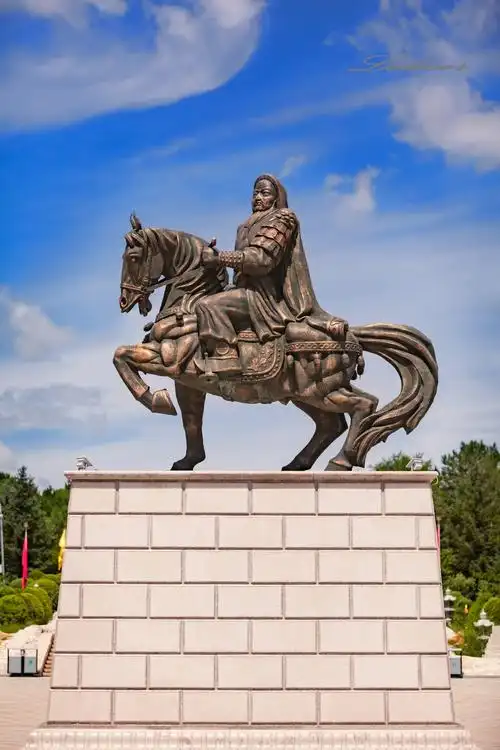 成吉思汗广场巨大的成吉思汗雕像.这是游客必须打卡的景点之一.