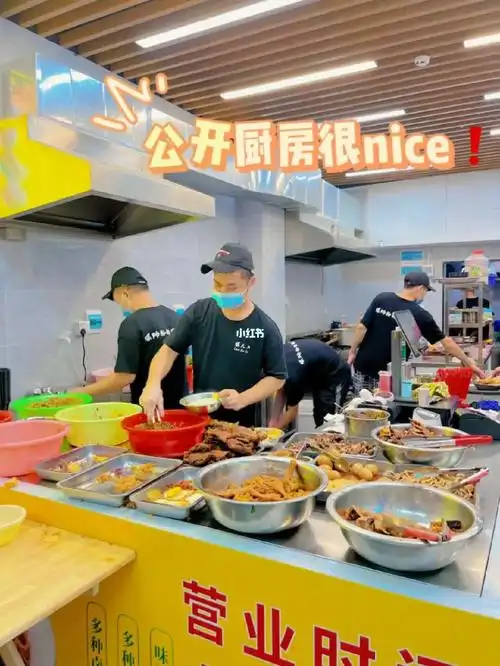 深圳螺蛳粉166公开厨房的路边摊