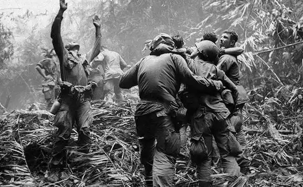 而这个人就是我们要通缉的要犯,名叫葛亮,是一名退伍的越战老兵.