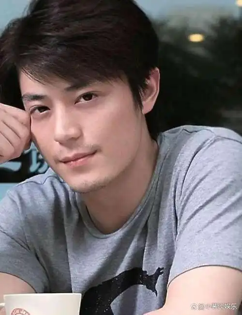 有种"整容"叫霍建华结婚,老婆林心如变化不大,他却像
