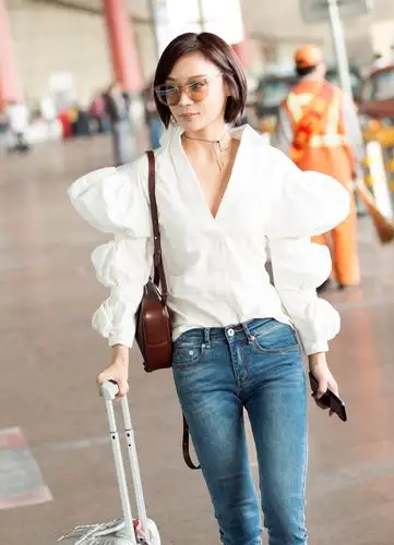 4 袁姗姗廓形衬衫霸气侧漏