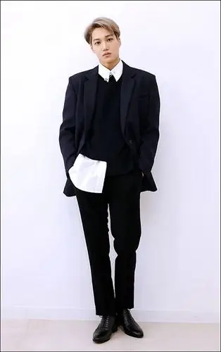 金钟仁首张个人专辑发布 新歌《mmmh》mv震撼上线