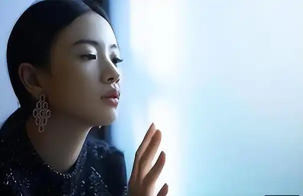 十年后,每当李梦提起这件事时,都会不经意地潸然泪下;差点把孙铱和张