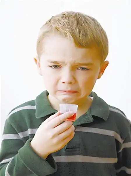 强行喂孩子吃药不可取 3妙招让儿童安全服药