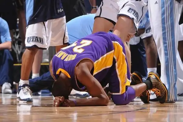 惊!专家曝科比全身遍布伤病:相比之下跟腱是小伤