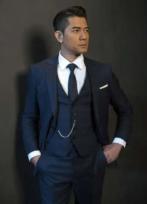 郭富城才是"反油腻"男人:西装笔挺,发型不乱,57岁不输小鲜肉