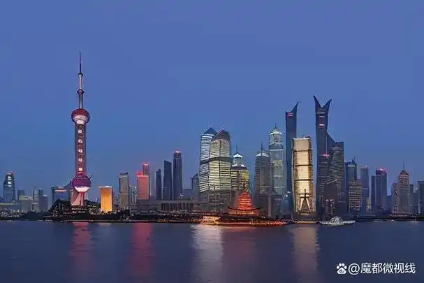 上海,简称"沪"或"申",是中华人民共和国直辖市,国家中心城市,超大城市