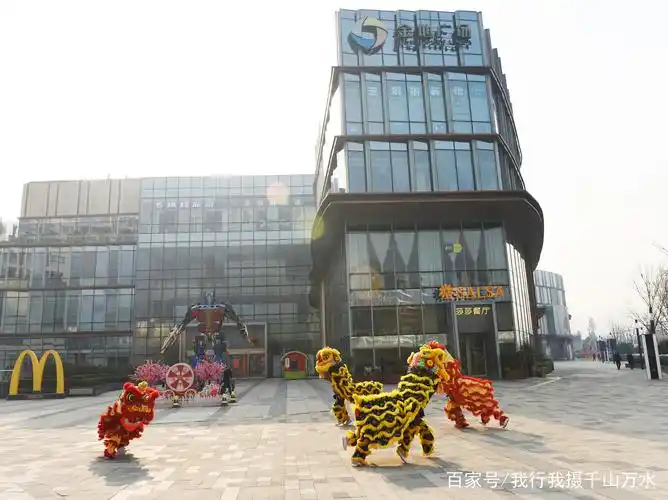 喜气盈门鸿运开——曲江金地广场大年初一舞狮庆新年