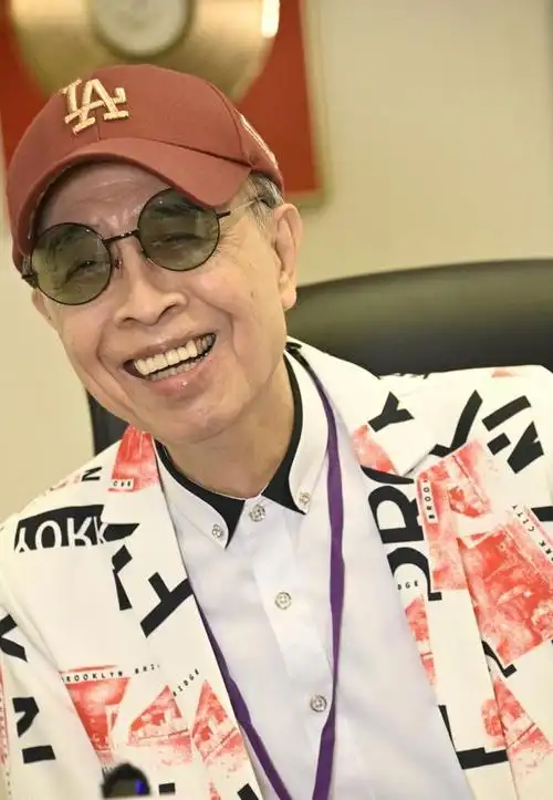 80岁叶振棠疾病缠身仍坚持,圆红馆开"告别演唱会"梦,人生无憾