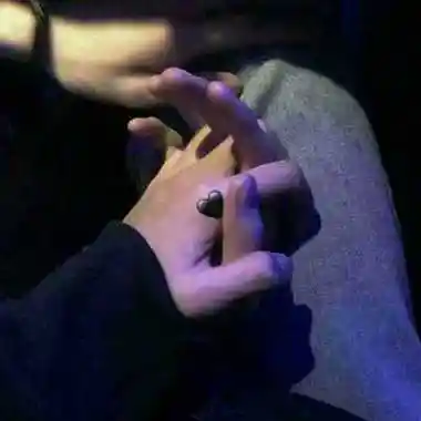 甜美男女牵手情头头像