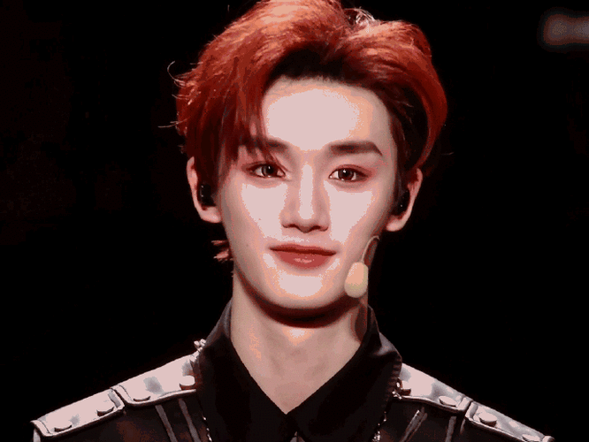 丁程鑫在演唱会上哭了