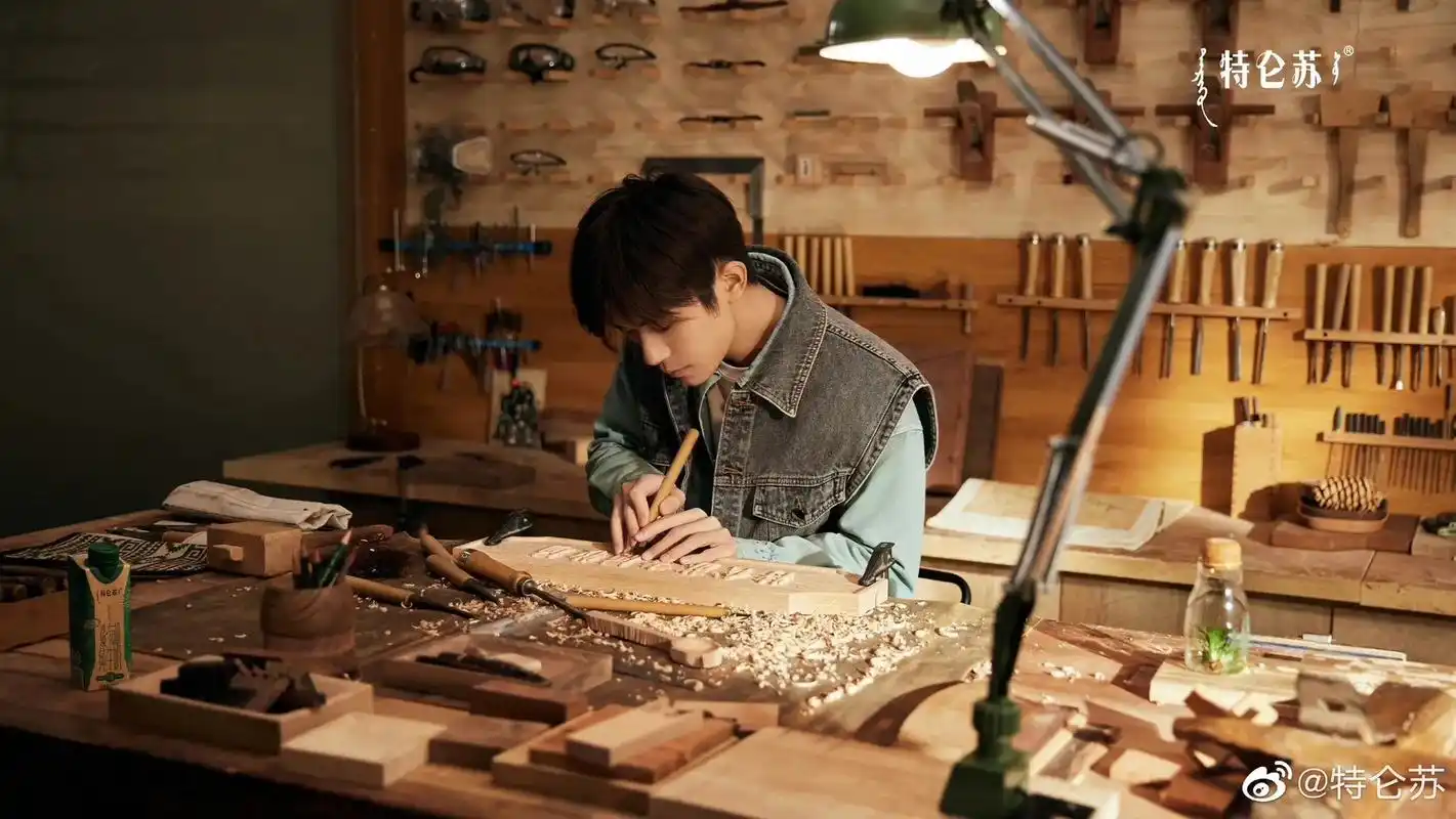 易烊千玺微博之夜  - 抖音