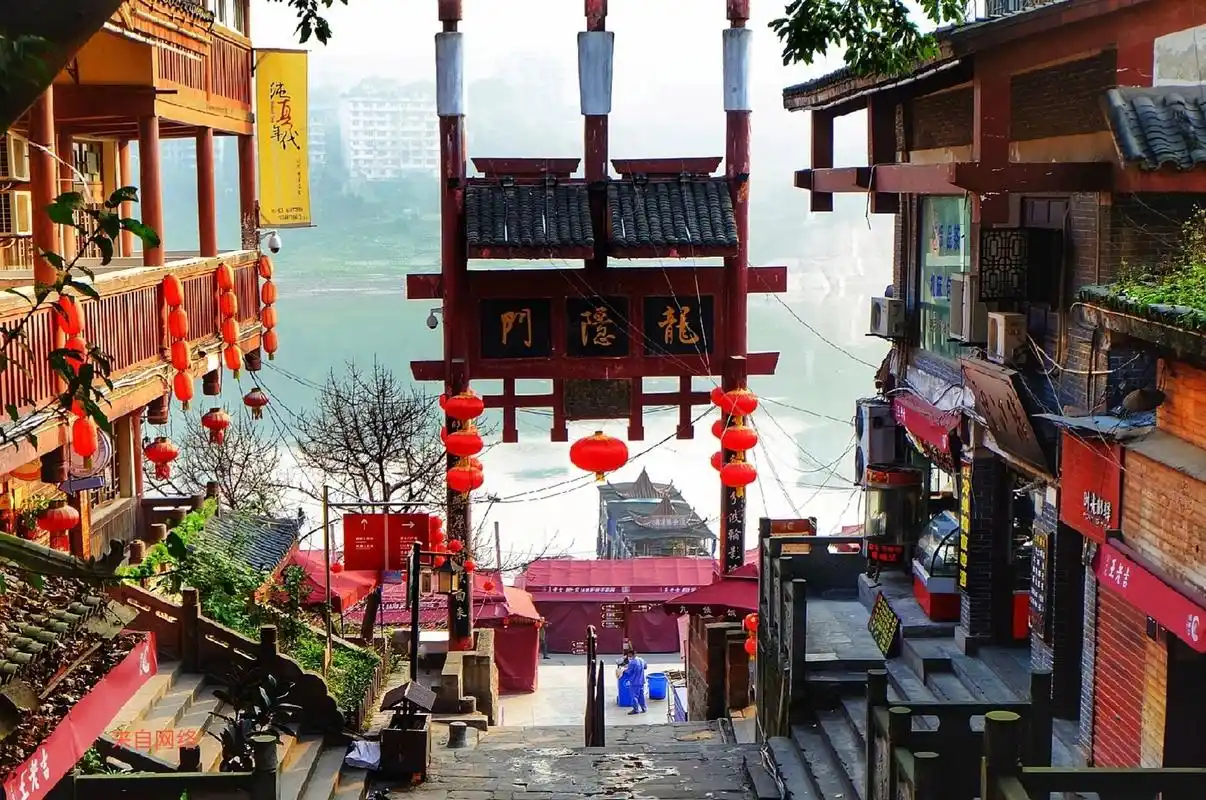 文游天下(690) 重庆磁器口古镇 文/石岩磊       我以前总以为麻花界