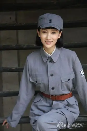 新雪豹高温作战高洋张若昀上演吻戏