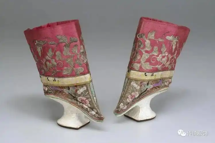花盆底旗鞋:清宫娘娘们真的不怕摔倒嘛?| 围读服饰史