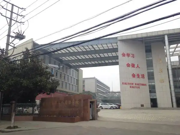 南京小升初:育英二外首日信息登记探班记