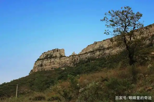 赏山东省平邑县崮群风光,感悟令人惊叹不已的"岱崮地貌"奇观