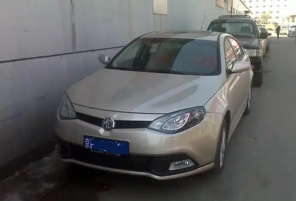 漂亮的香槟金mg6