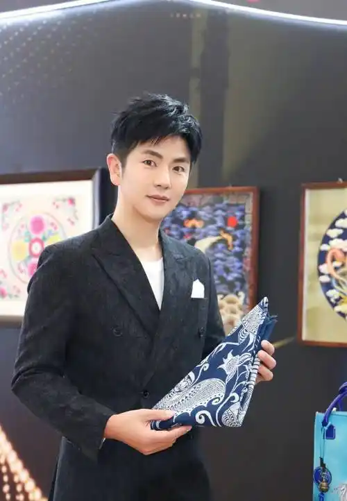 46岁温太医仪态有多绝古有焦恩俊今有张晓龙颜值演技双在线