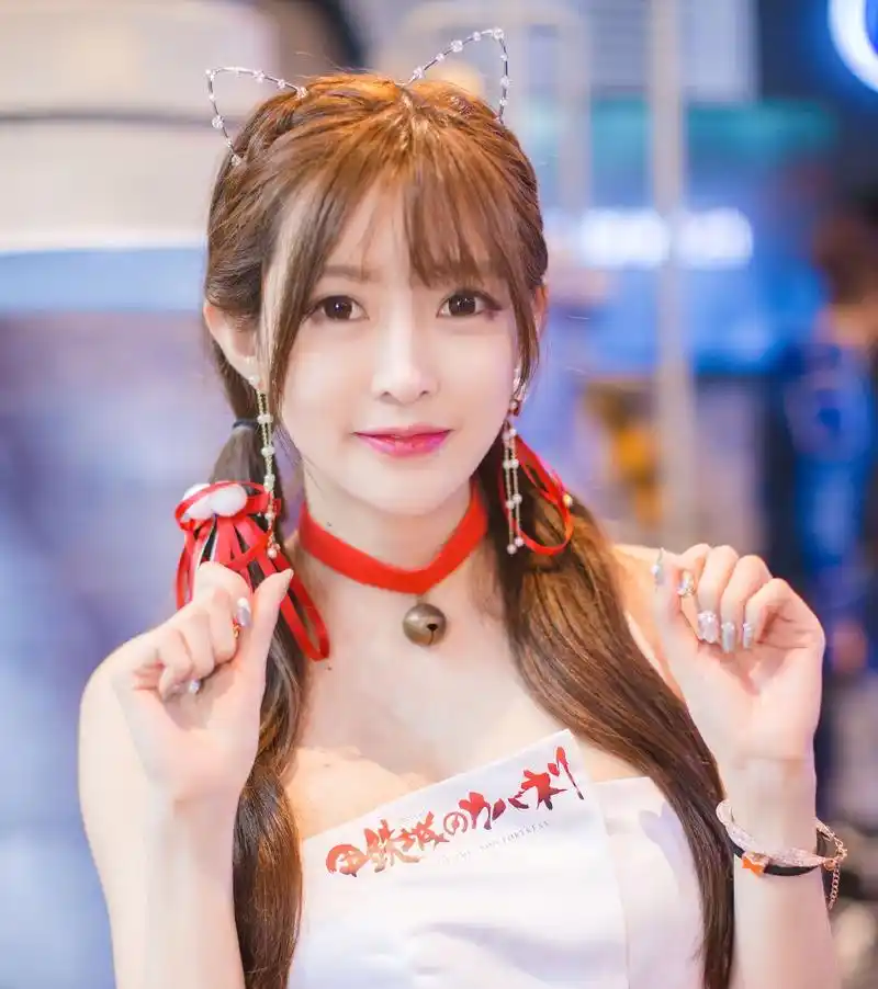 王羽杉直播放出原相机素颜照,与本人差距太大,榜一