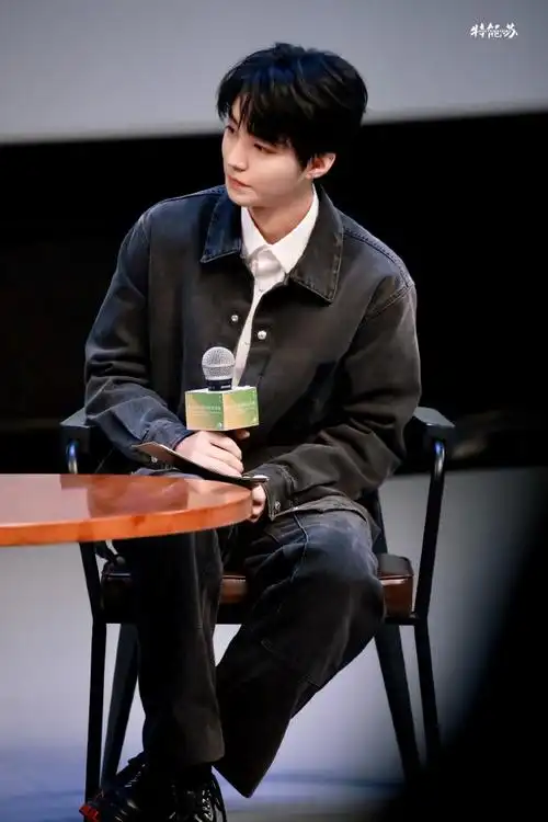 吾家少年特能苏##王俊凯平遥电影展特约策展人