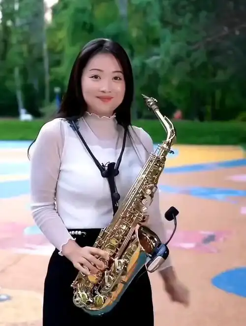 春晓萨克斯演奏《骏马奔驰保边疆》欢迎大家观看-度小视