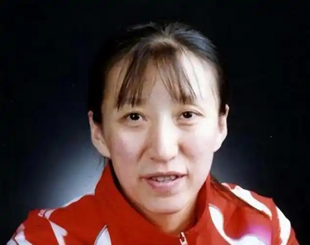 回顾赖亚文:33岁结婚,因工作与丈夫婚后分居,2022年成郎平领导