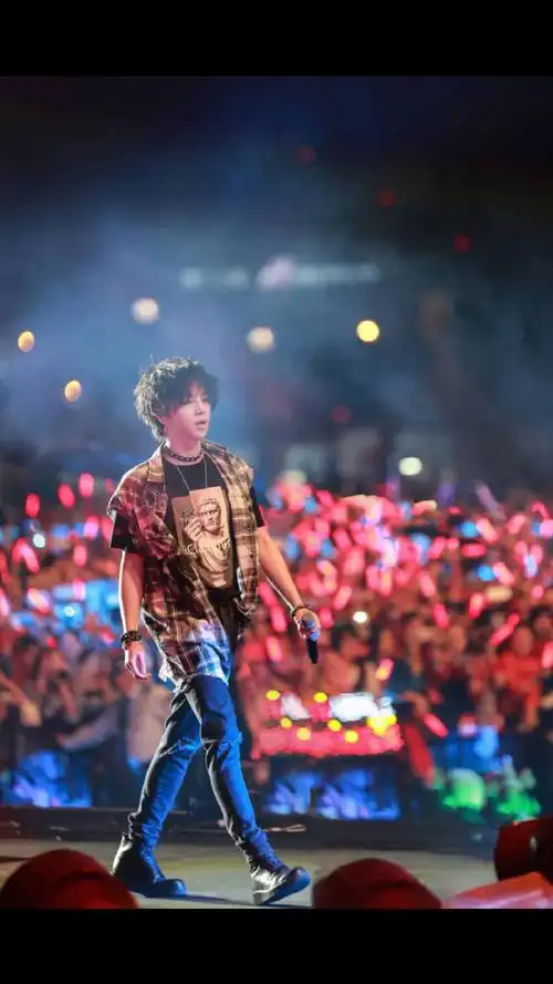 华晨宇2019火星演唱会,11月2日深圳宝安体育中心体育场,我们不见不散.